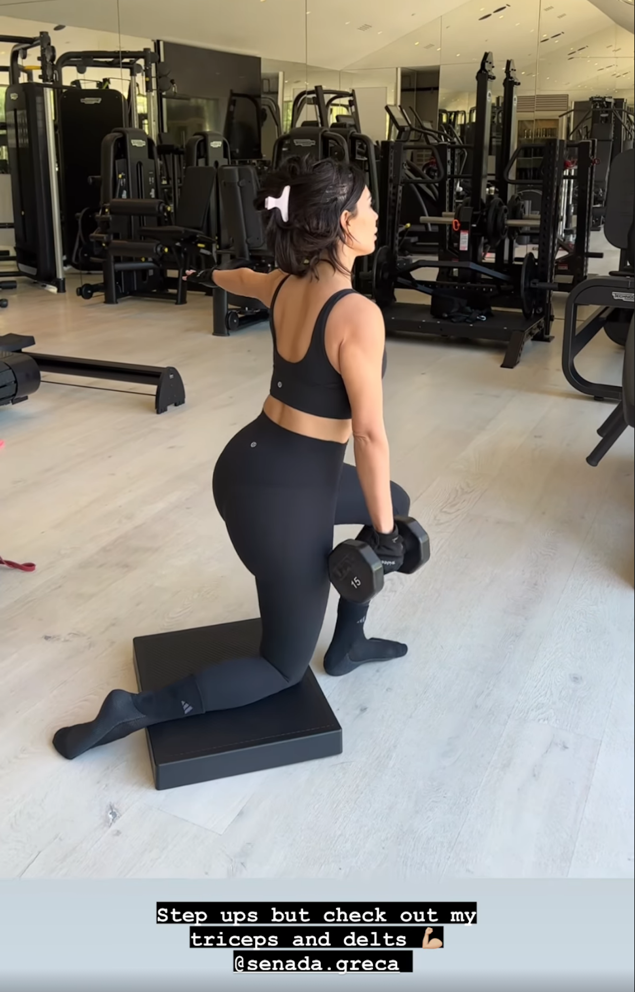 Kim Kardashian haciendo ejercicio