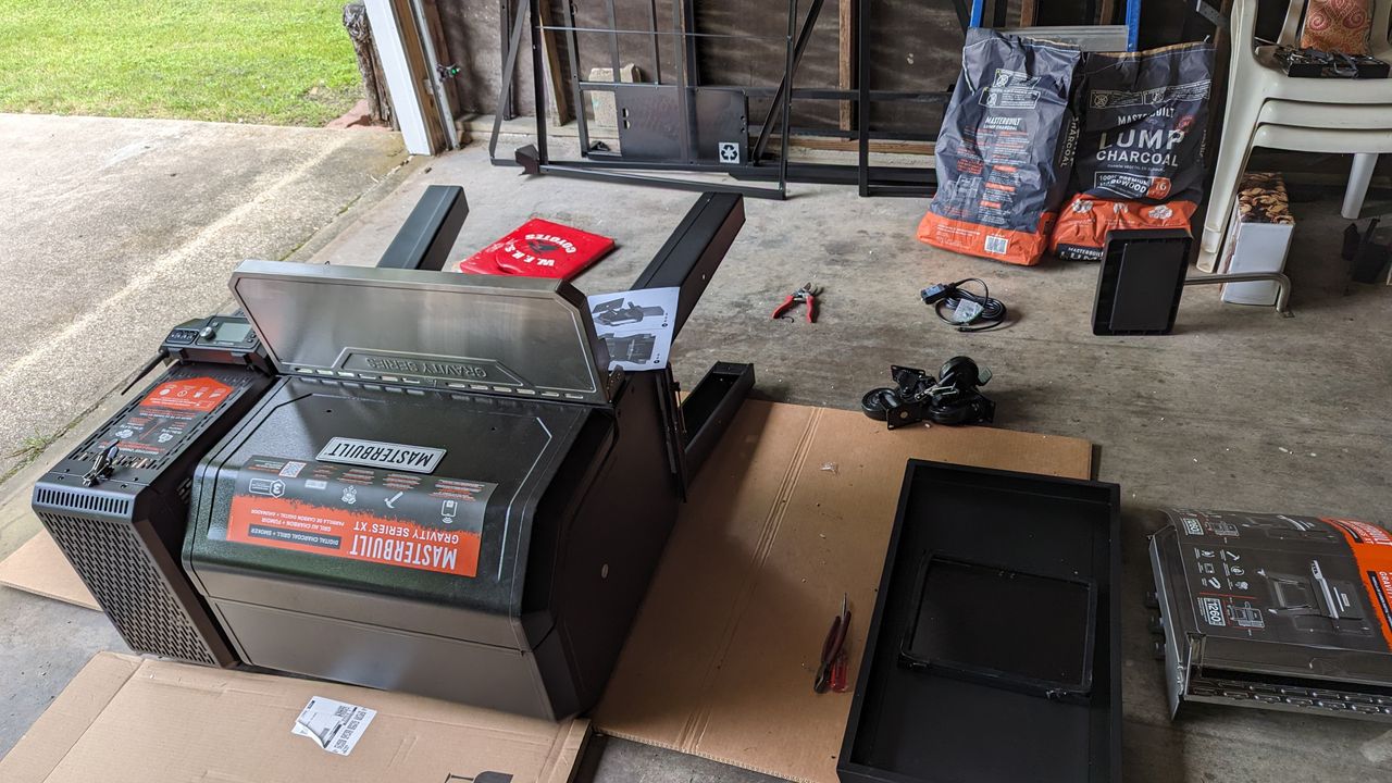 Masterbuilt Gravity Series&reg; XT Digital Charcoal Grill + Smoker