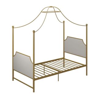 A four poster bed