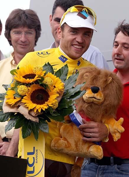 Rinaldo Nocentini (AG2R La Mondiale) takes home the flowers and the lion.