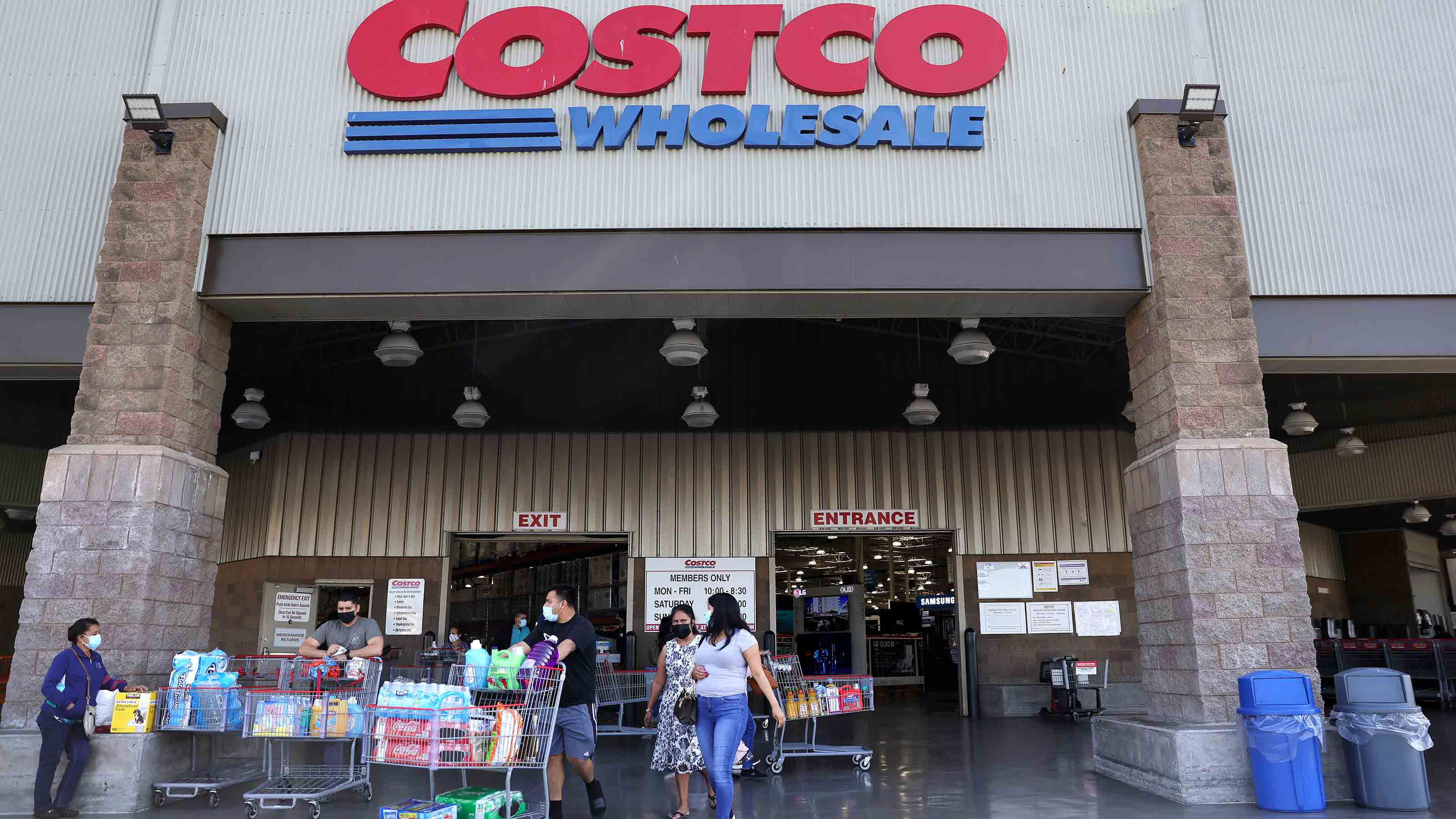 Can I Bring Guests Into Costco