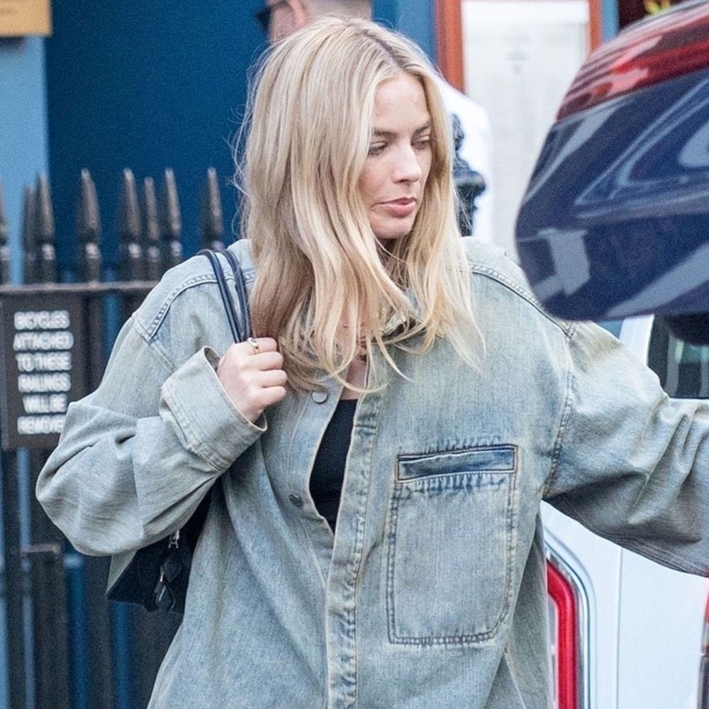 Sienna Miller and Margot Robbie Showed Me the Cool-Girl Way to Wear Denim Right Now