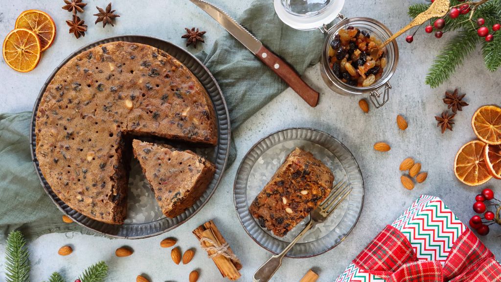 Easy Christmas cake | Baking Recipes | GoodtoKnow
