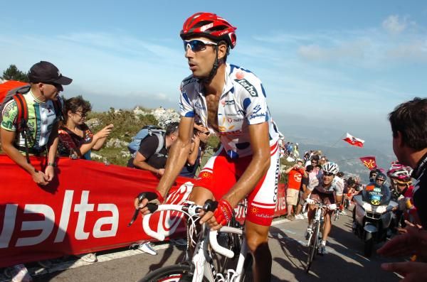 David Moncoutie (Cofidis) resplendant in the mountains jersey.