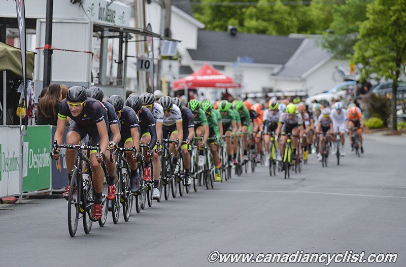 The bunch at the Tour de Beauce criterium in Saint-Georges.