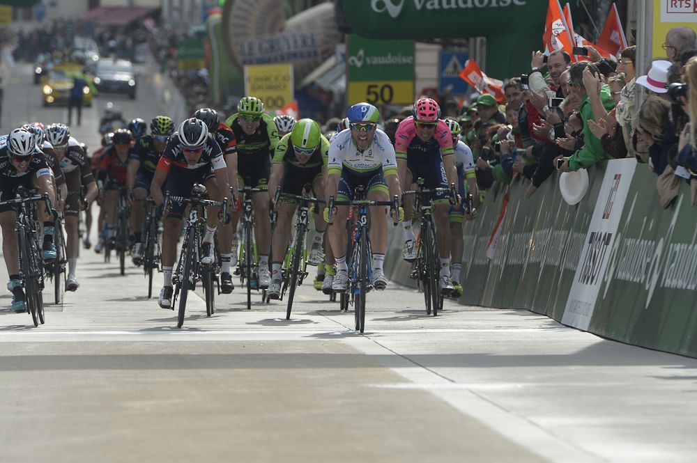 Albasini at the line.
