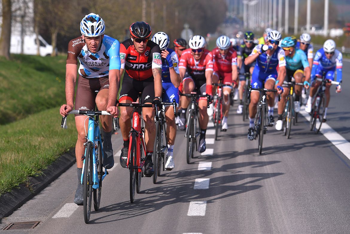 The peloton was kept in check by the teams represented in the breakaway