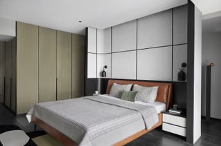 A bedroom with fitted wardrobe, a textured finish and green panels