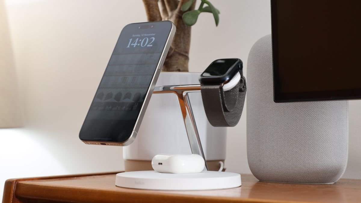 Belkin Boostcharge Pro 3 In 1 Wireless Charger With Magsafe Review Wirelessly Charge In Style 5866