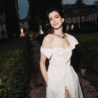 Anne Hathaway wearing a GapStudio dress