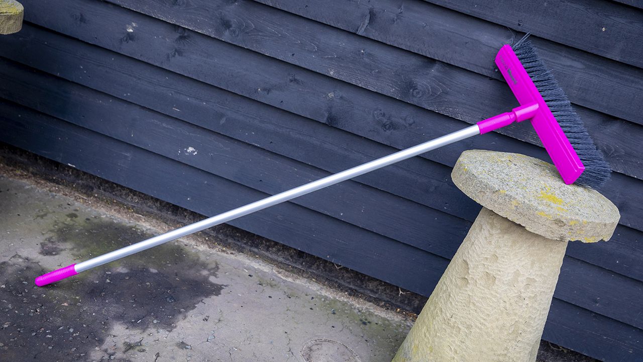 Harold Moore stable and yard broom&nbsp;review