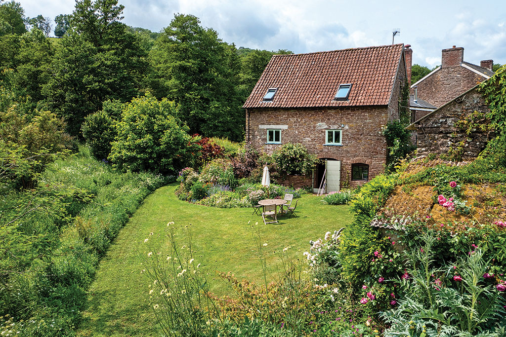 House for sale with fishing rights: Garway Mill, Garway, Herefordshire.