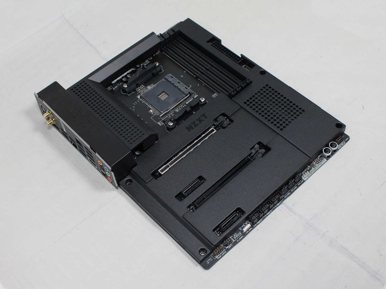 NZXT N7 B550