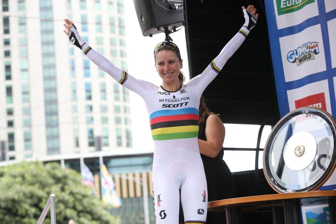 Annemiek van Vleuten celebrates her victory in her world championship jersey