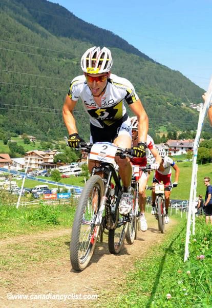 Nino Schurter (Scott - Swisspower MTB - Racing) putting the pressure on