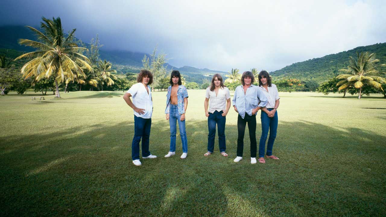 UFO pose in Monserrat
