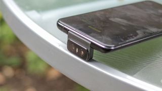 Asus Zenfone 6 - flip out dual-camera array