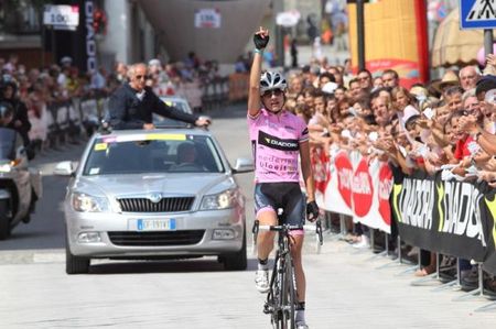 Race leader Marianno Vos continues her domination of the Giro Donne with a commanding solo victory on the Mortirolo stage.