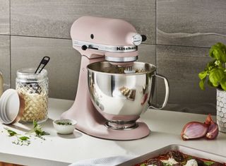 Selena Gomez kitchen – pink KitchenAid blender
