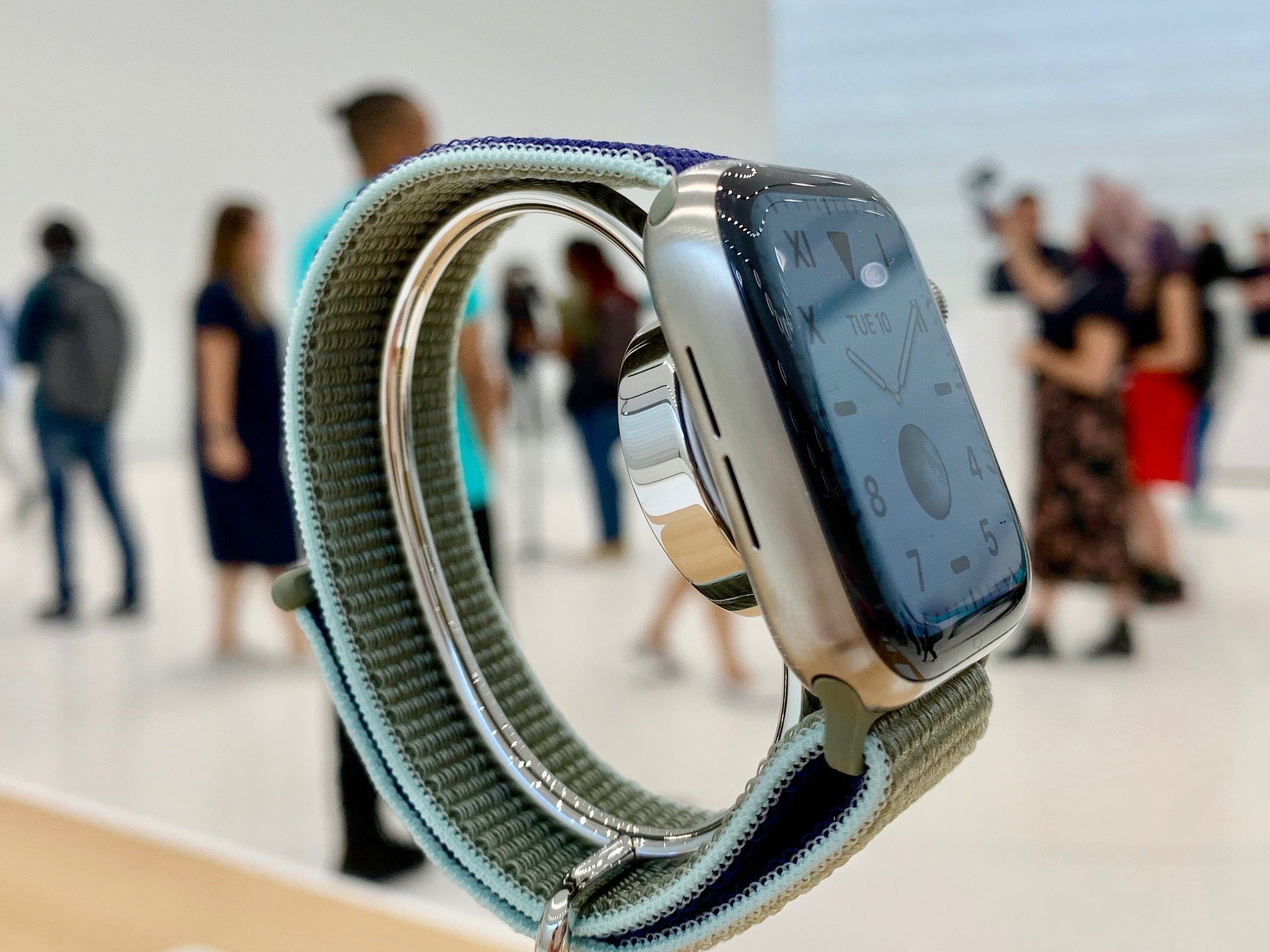 Титановый apple watch. Титановые Эппл вотч 5. Apple watch Series 7 Titanium. Эппл вотч 7 титановые. Эйпел вотч 5 алюминеум.