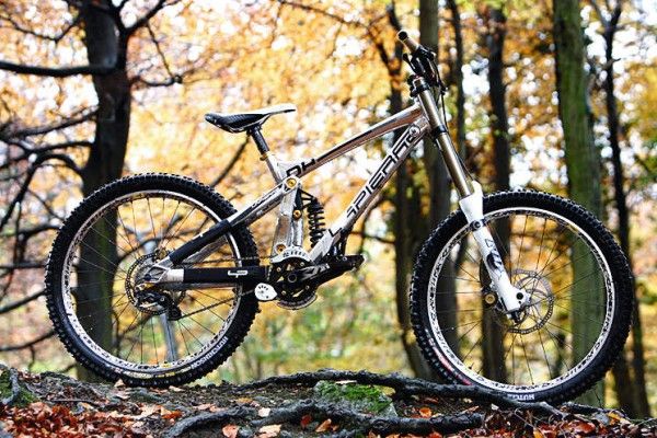 Clean lines give this bike a certain je ne sais quoi