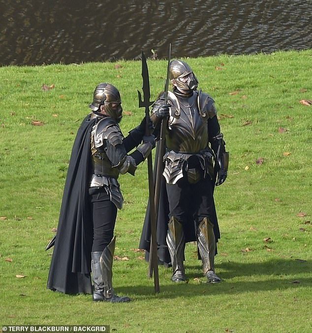 Two Nilfgaardian soldiers in smoother armor
