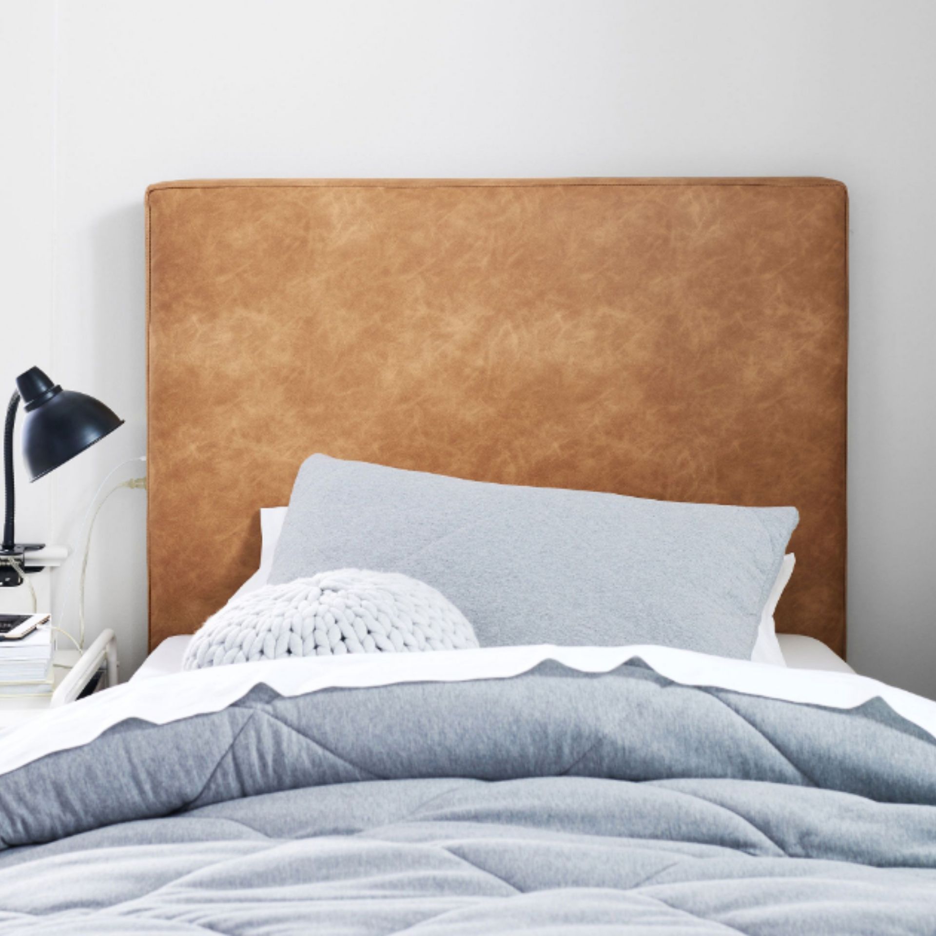 No Nails Smart Faux Headboard dari kulit vegan tan