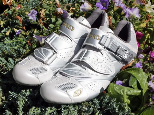 The Espada is Giro's new women's-specific road shoe, built with a dedicated last atop an Easton EC70 carbon composite outsole.