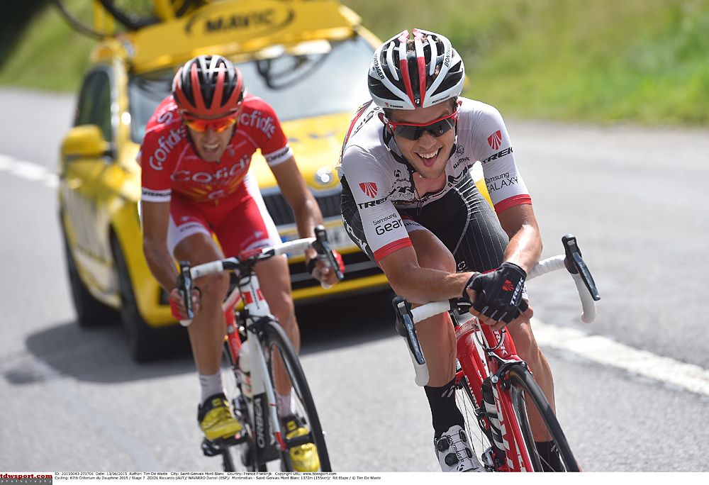 Breakaway riders Dani Navarro and Jonathan Castroviejo