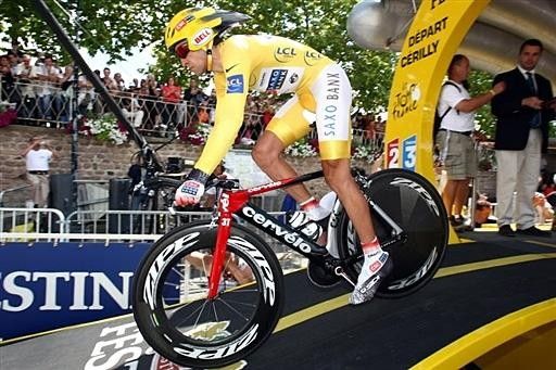 Sastre rolls down the start ramp