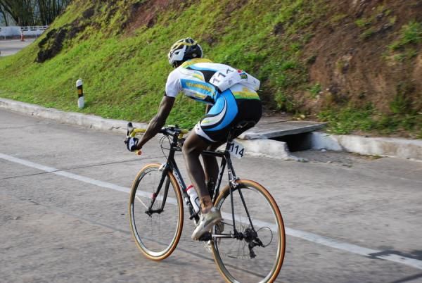 Emmanuel Rudahunga alone on the Stage 4 descent