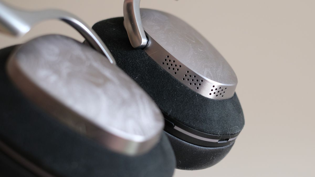 Photograph of Noble FoKus Artemis over-ear wireless headphone