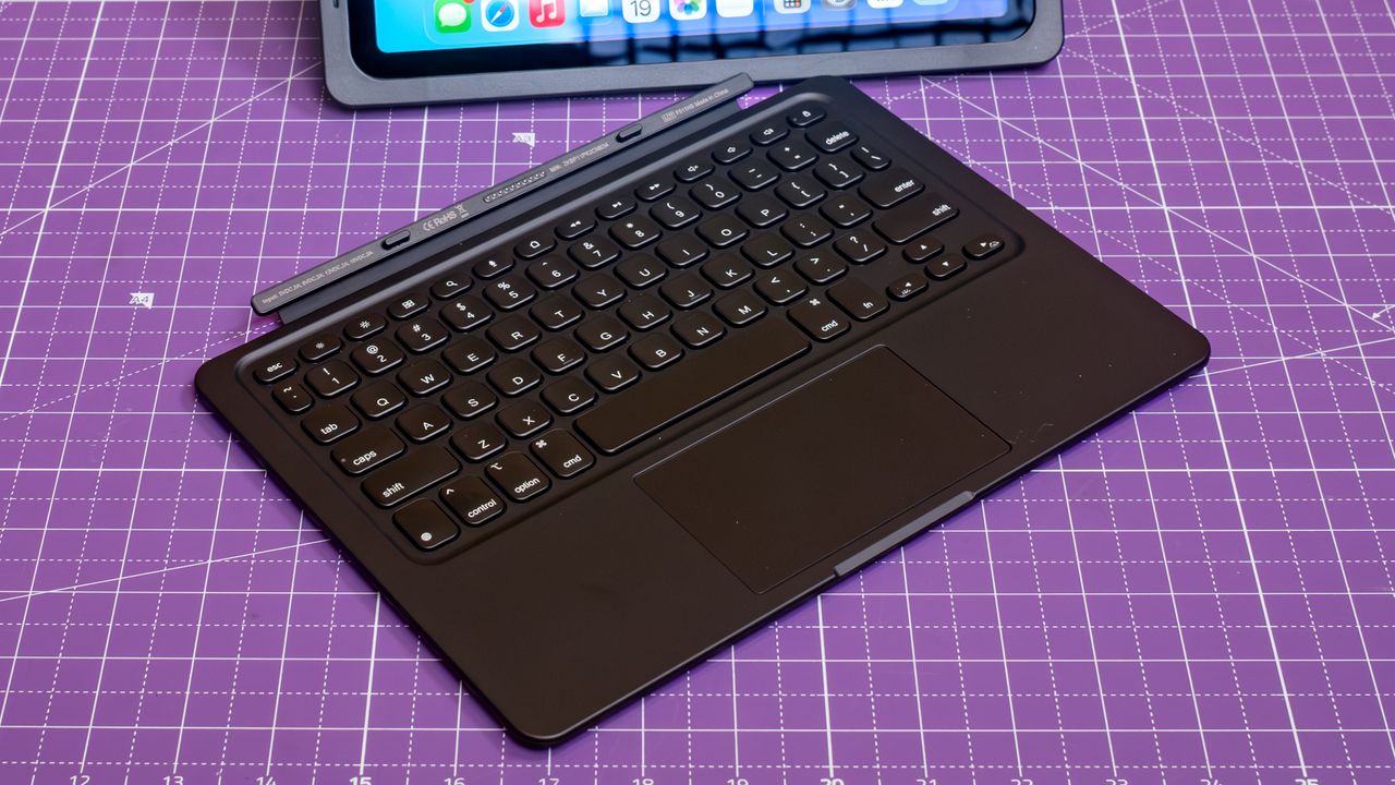 Zagg iPad Air M4 Keyboard Case