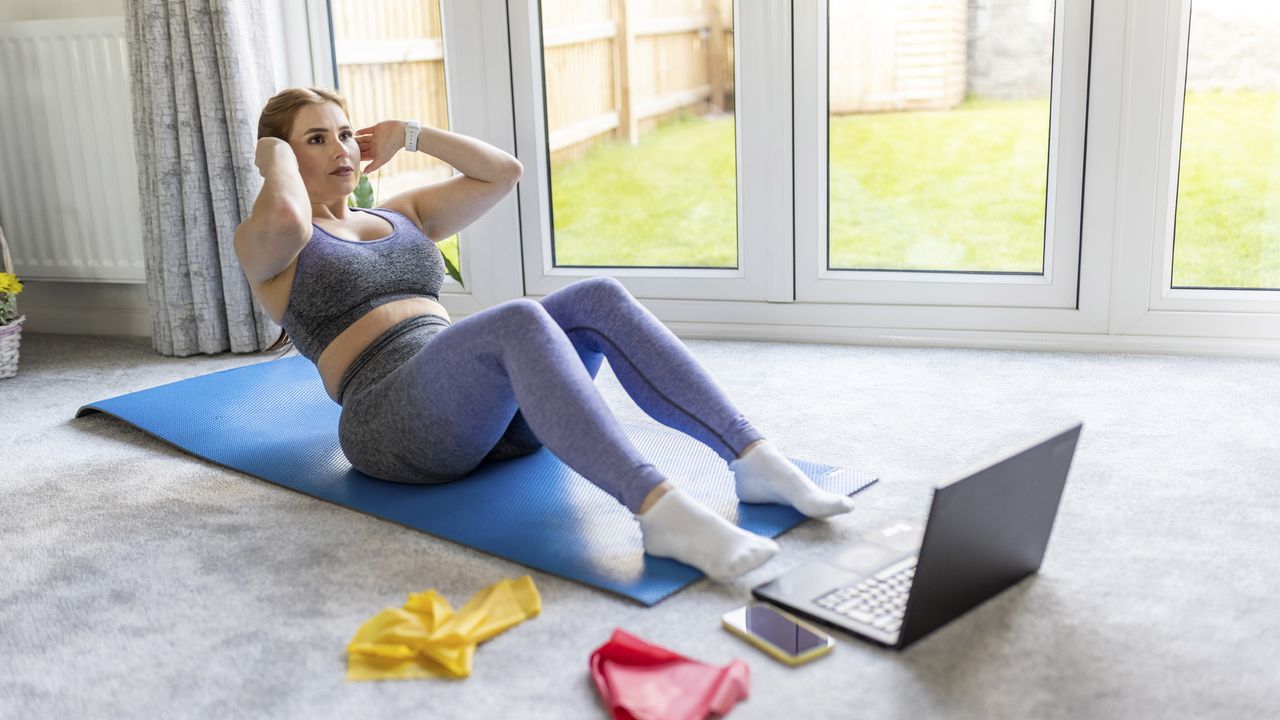 Woman doing the an abs workout