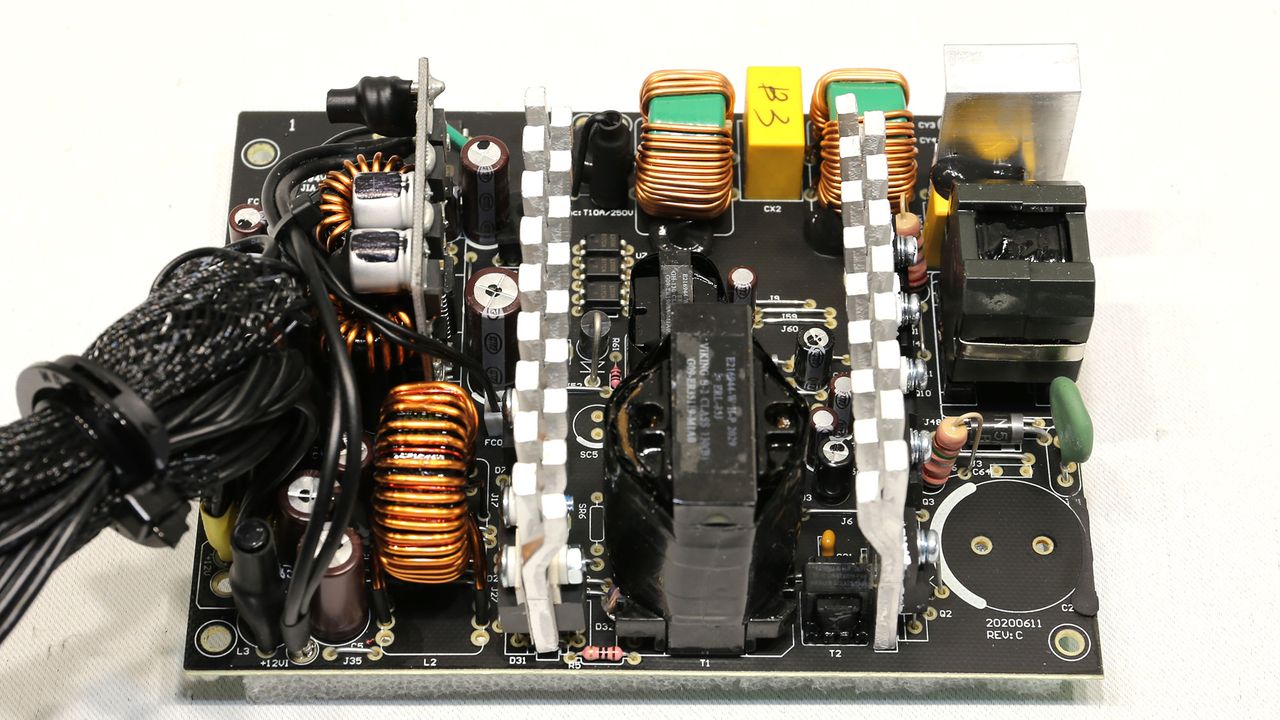XPG Pylon 550W