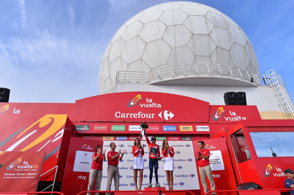 Nairo Quintana collects the red jersey after stage 20