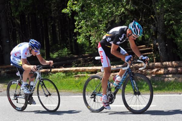 Best young rider Pim Ligthart (Vacansoleil-DCM) on the wheel of race leader Philippe Gilbert (Omega Pharma-Lotto).