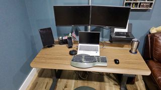 Vari | Electric Standing Desk with TechTrack