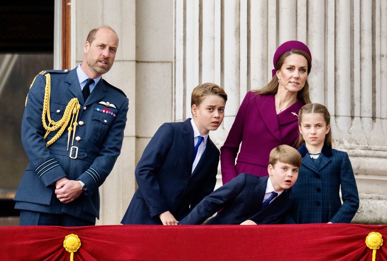 Photo titled Neck-craning Royals at Trooping the Colour, by Samir Hussein: the Prince and Princess of Wales, and Prince George, Prince Louis and Princess Charlotte, on the Buckingham Palace balcony.