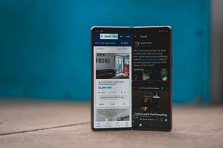 Samsung Galaxy Z Fold 2 multitasking