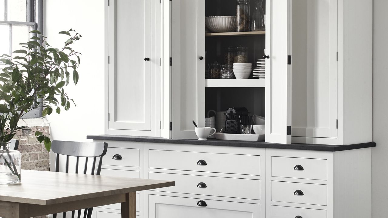 Appliance garage in a kitchen