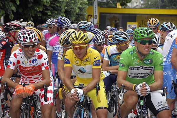Three jersey wearers at the start: Egoi Martinez (Euskaltel - Euskadi), Rinaldo Nocentini (AG2R La Mondiale), Thor Hushovd (Cervelo Test Team) PIC48127S.jpg Mark Cavendish (Columbia-HTC) celebrates his win.