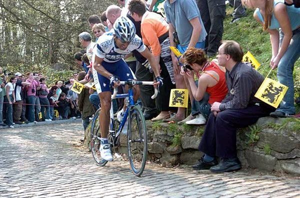 Roberto Petito (Fassa Bortolo) on the Muur