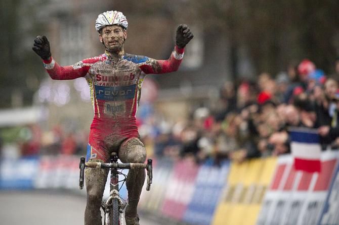 A muddy Kevin Pauwels wins the Namur World Cup