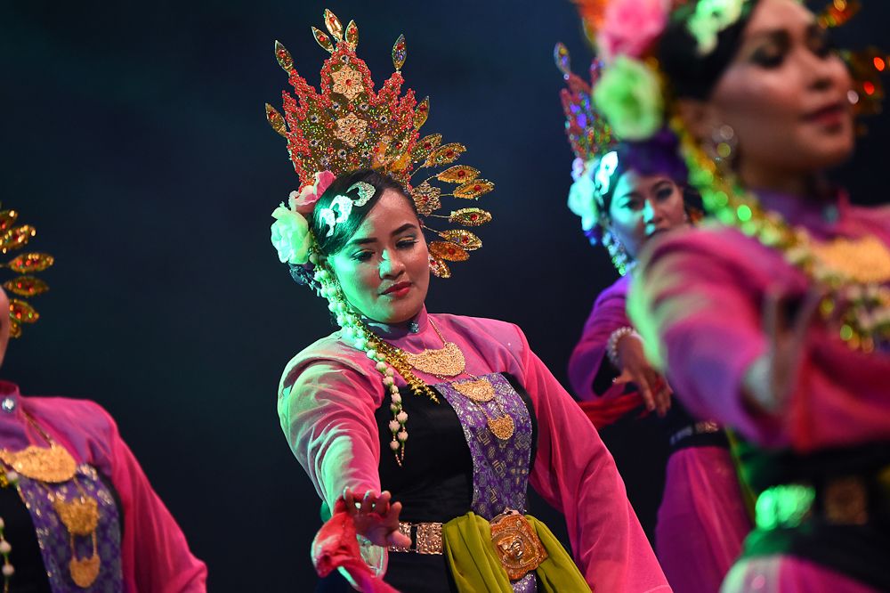 Dancers entertain the crowd at the Tour de Langkawi team presentation