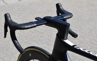 A look at th earo profile of the handlebars
