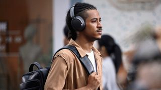 Man wearing the 1More SonoFlow headphones.