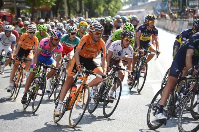 Samuel Sanchez (Euskaltel-Euskadi) in the bunch.