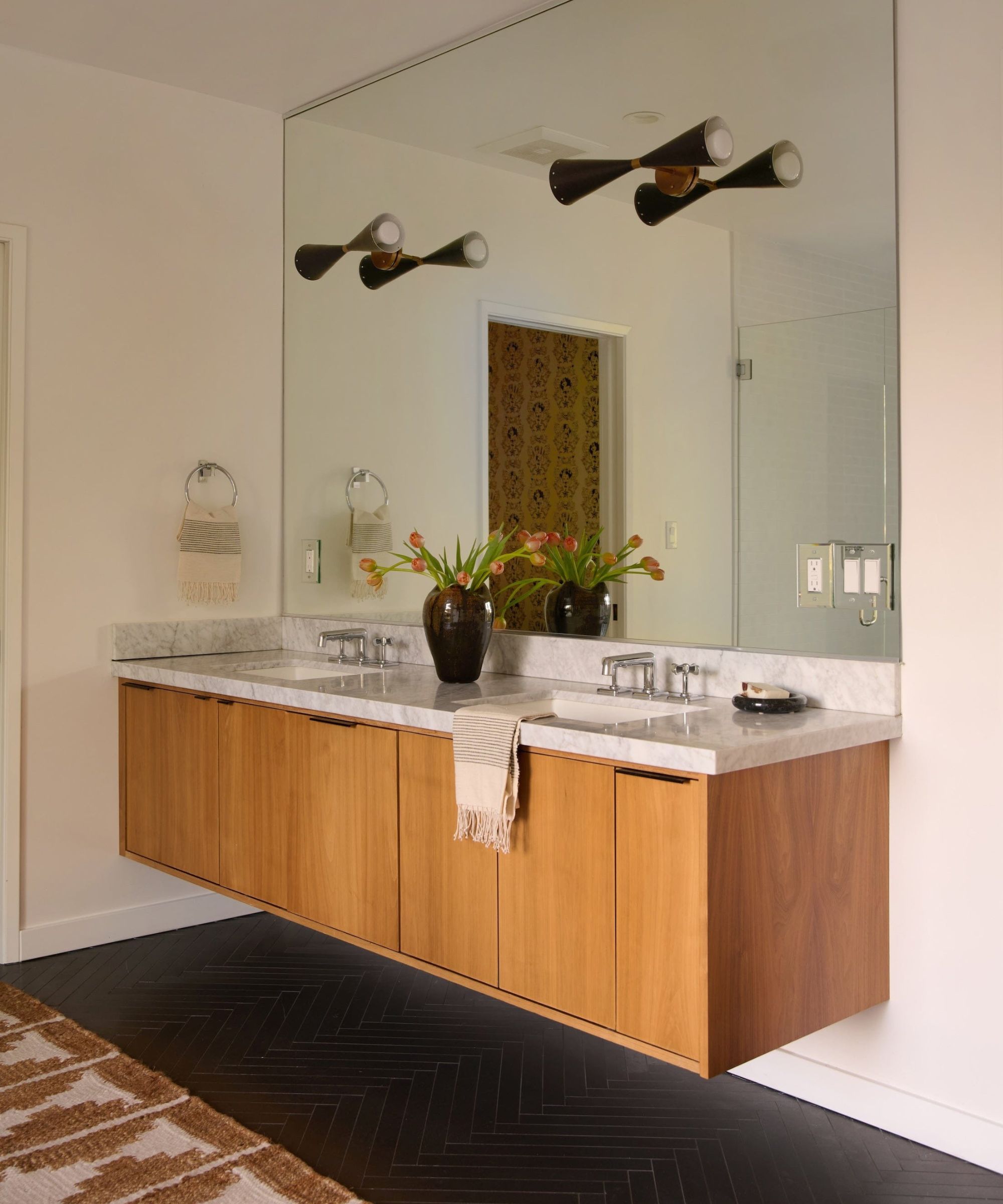 Troye Sivan&#039;s bathroom