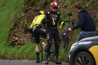 Team Visma-Lease a Bike's Danish rider Jonas Vingegaard (C) reacts after falling during the 5th stage of the Paris-Nice cycling race, 203,3 km between Saint-Just-en-Chevalet and La CÃ´te-Saint-AndrÃ©, on March 13, 2025. (Photo by Anne-Christine POUJOULAT / AFP)